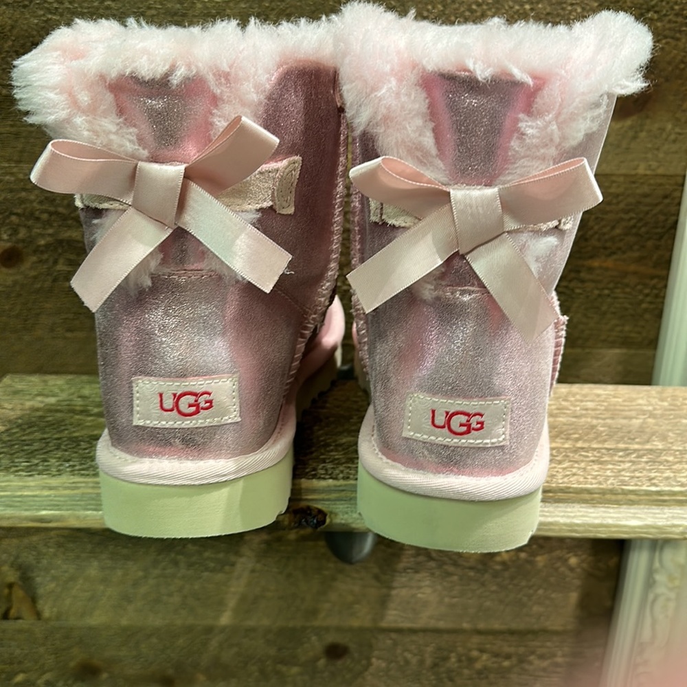 UGG WOMEN'S GLISTEN METALLIC SHEARLING LINED MINI BAILEY BOW BOOTS PINK size 8